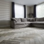 KOLOR ROKU 2021 W PODŁOGOWYM ODCZUCIU