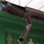 Naprawiać rynnę czy wymieniać? – oto jest pytanie