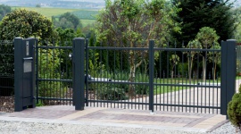 Tradycyjny wjazd z nowoczesnym napędem