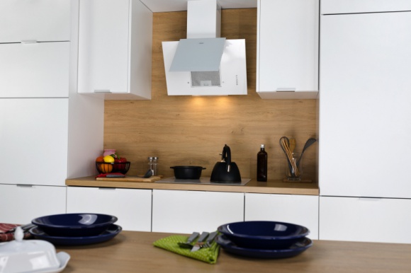 Otwarta kuchnia – wyzwanie czy ułatwienie przy wyborze okapu?